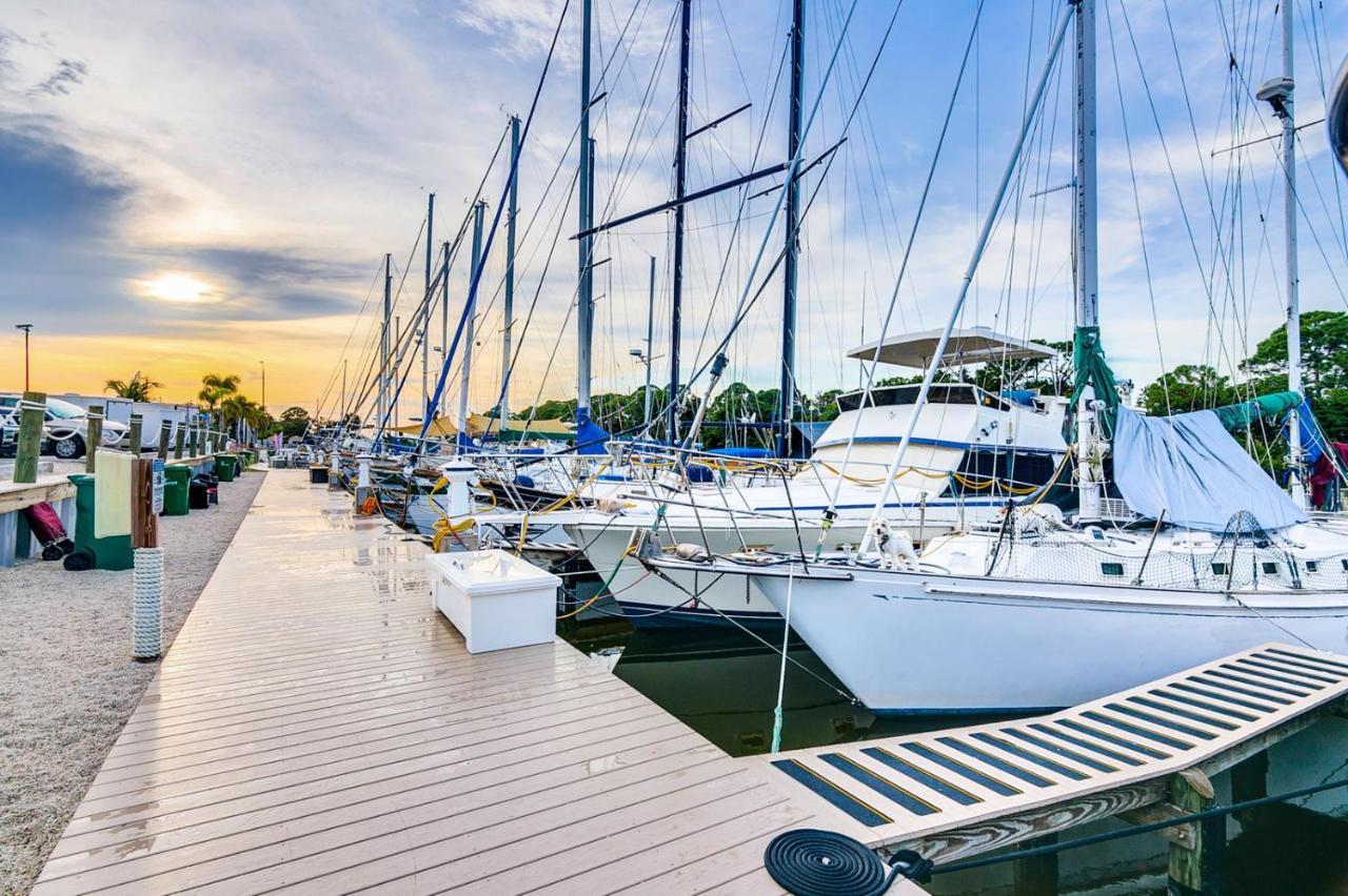 Cape Crossing Resort & Marina Merritt Island Exterior photo